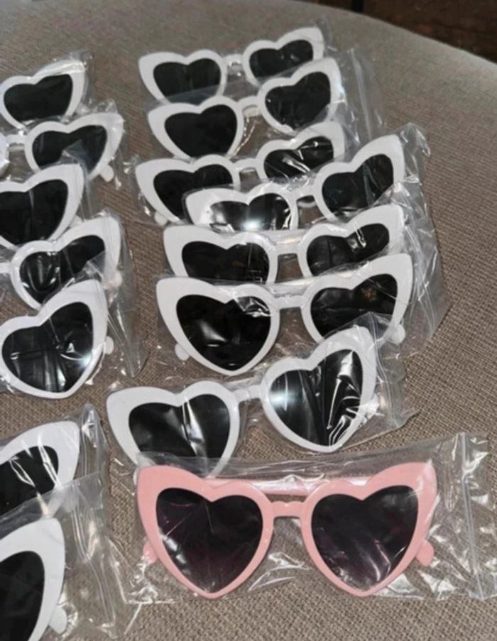 Lot de 15 paires de lunettes de soleil cœur - photo numéro 3