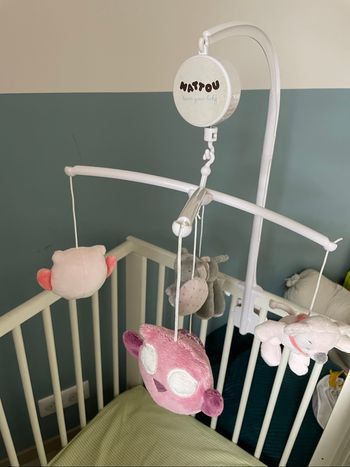 Mobile bébé avec boîte à musique