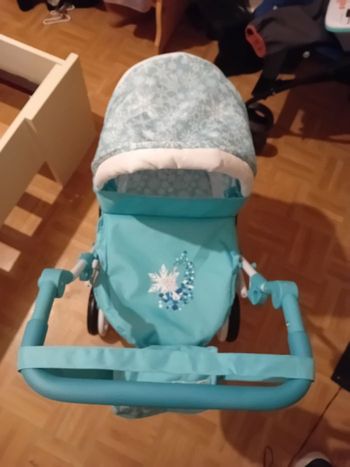 Vend cette magnifique poussette reines des neiges 