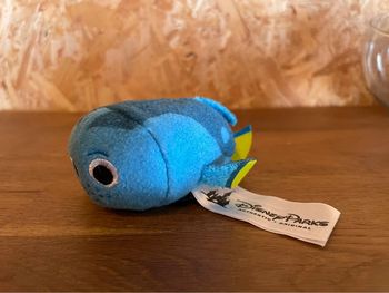 Tsum Tsum officiel Disney Park Bébé Dory dans Le monde de Dory