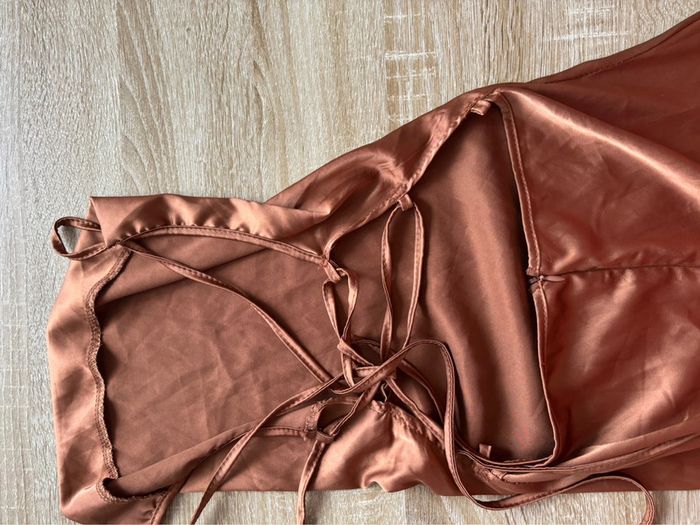 Robe moulante dos croisé - photo numéro 2