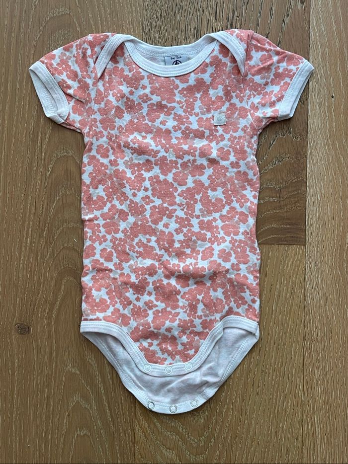 Petit Bateau lot 6 bodies manches courtes 9 mois - photo numéro 4