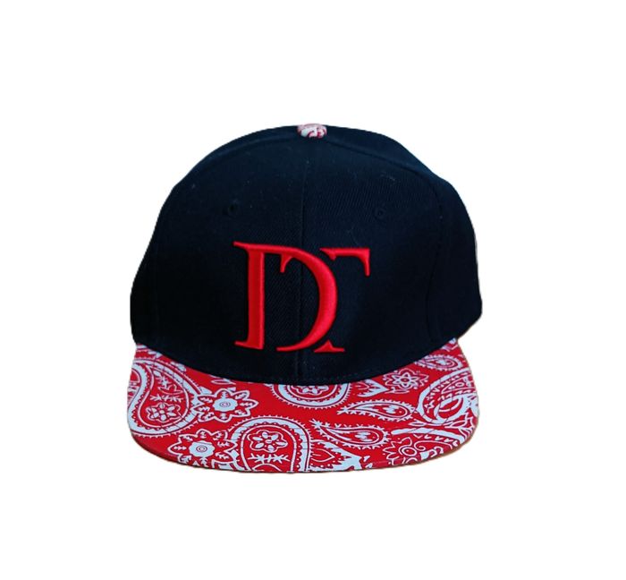 Casquette réglable noir et rouge et blanc. Distinct. - photo numéro 2