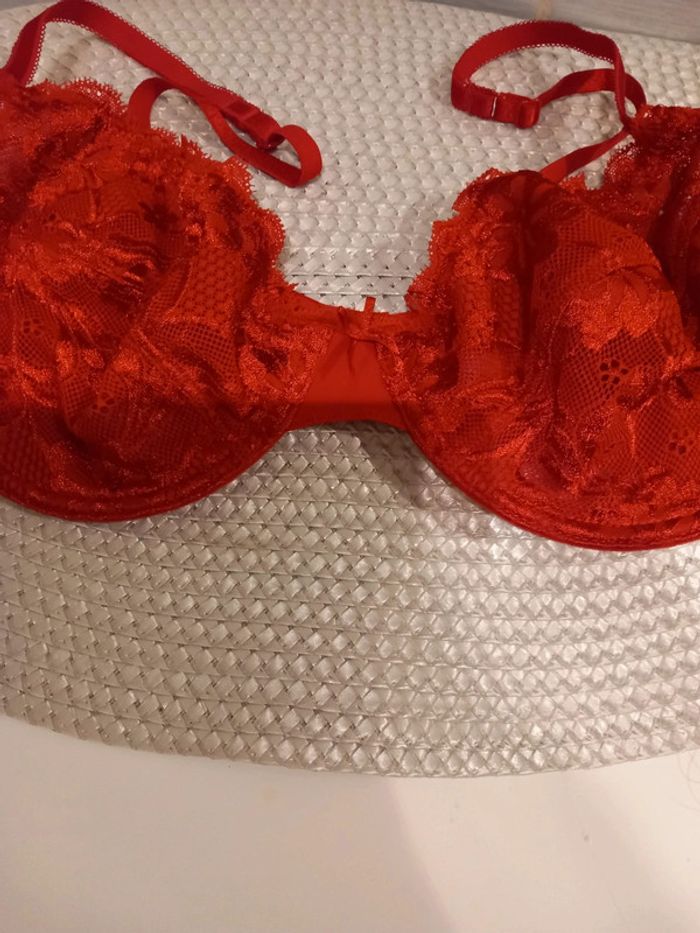 🥰 Soutien gorge taille 100d rouge dentelles
