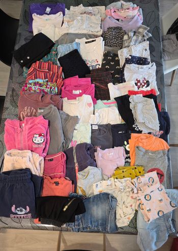Lot 59 vetements fille. Taille 5/6 ans .