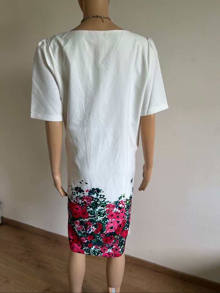 Robe blanche et fleurie neuve à manches courtes Modaland taille XXL - photo numéro 5