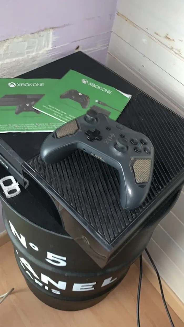 Console Xbox one noir officiel - photo numéro 2