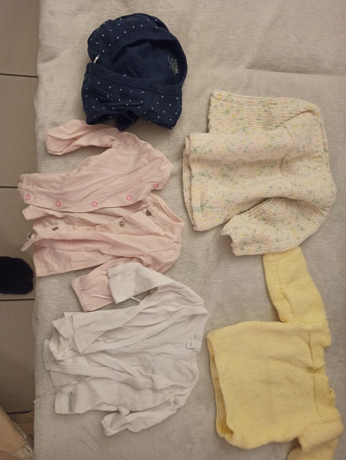 Vêtements fille 1 mois. - photo numéro 3
