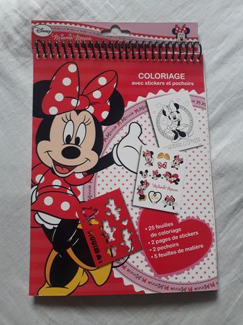 Carnet coloriage + pochoirs + stickers - Minnie - Disney