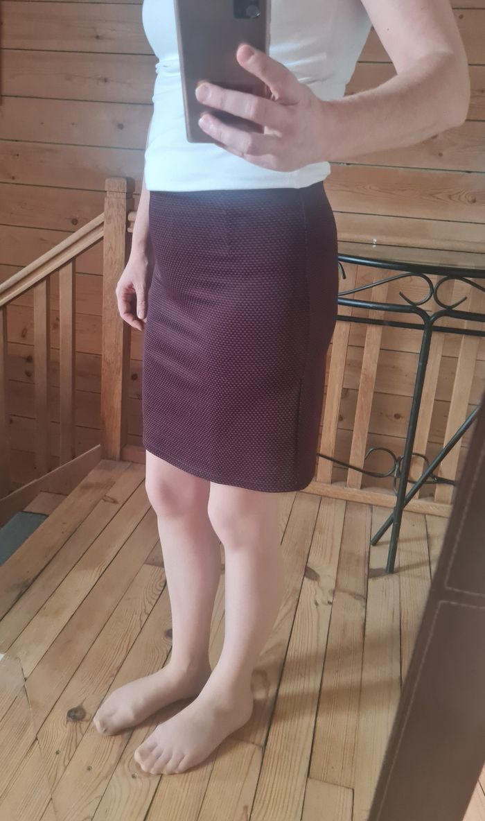 Jupe bordeaux Kiabi – Taille S/M – Neuve sans étiquette - photo numéro 2