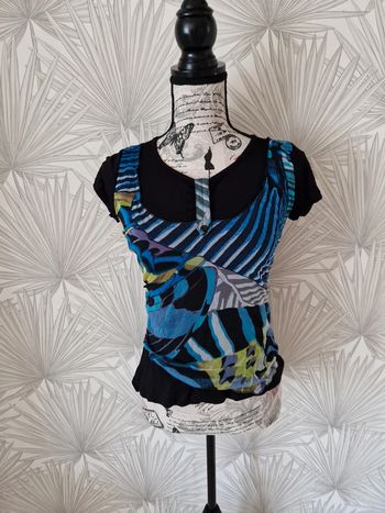 Joli tee-shirt manches courtes original taille 40