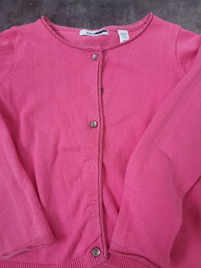 Lot 2 gilets fille 5 ans très bon état - photo numéro 9