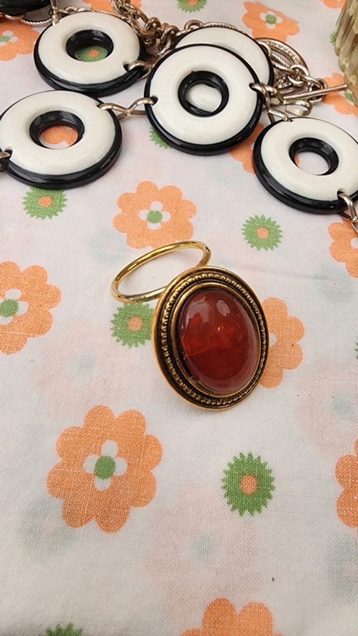 Adorable pince à foulard vintage médaillon années 70s