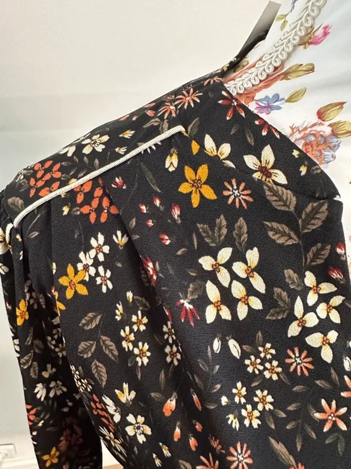 Blouse noir manche longue avec fleure neuve avec étiquette - photo numéro 7