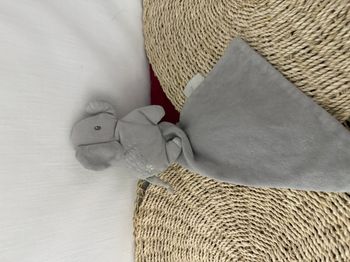 Doudou éléphant mouchoir gris étoiles pois argent MOTS D’ENFANTS