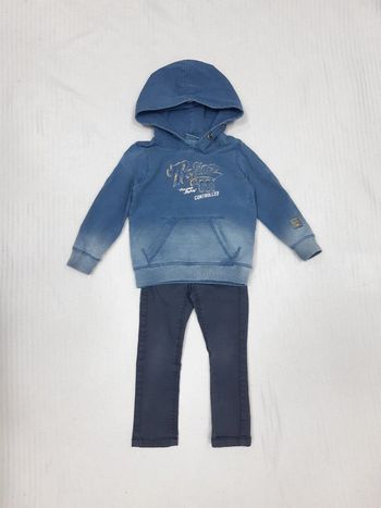 Tenue pull à capuche et pantalon skinny