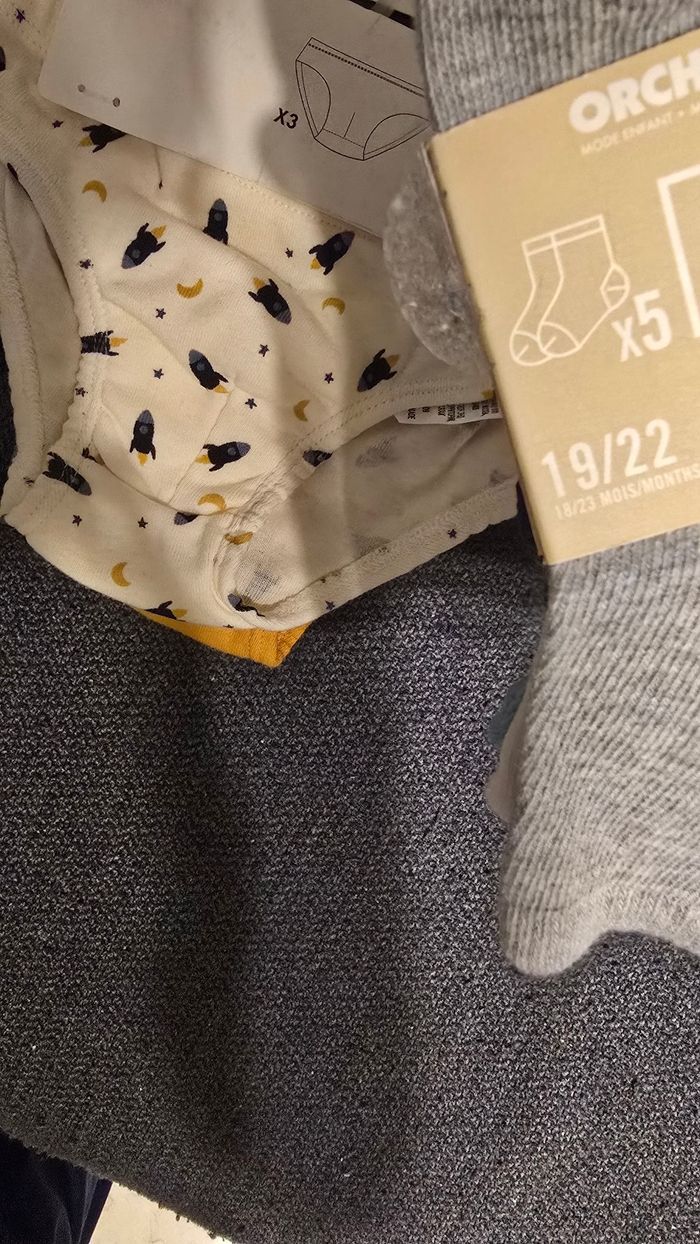 (Neufs non portés) 💙😍🥰maillots de corps, slips, chaussettes 18mois garçon 💙😍🥰 - photo numéro 6