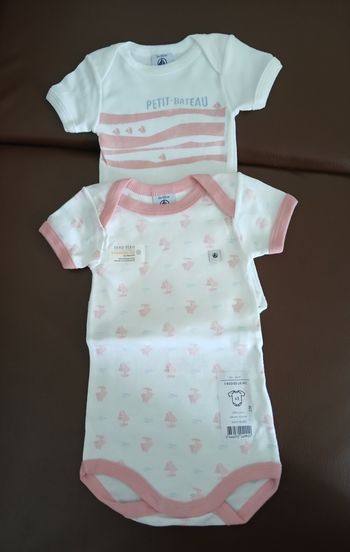 lot de deux bodies fille manches courtes petit bateau 3 mois