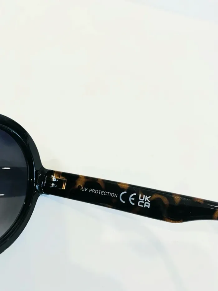 Lunette de soleil mixte ronde noire Polarisée bras léopard UV protection catégorie 3 - photo numéro 5