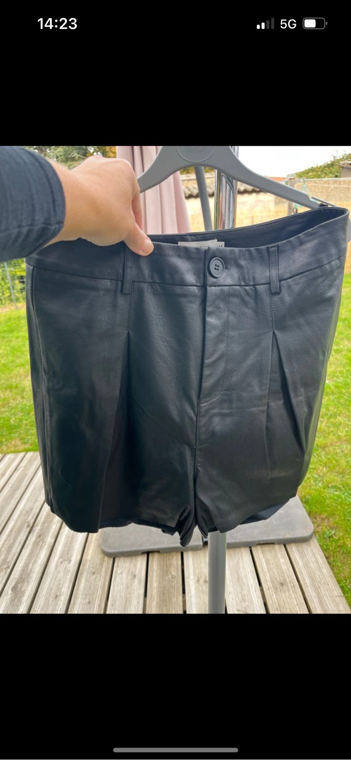 Short simili cuir