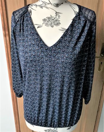 Blouse motifs japonisant bleus et noirs La Halle taille 38/40