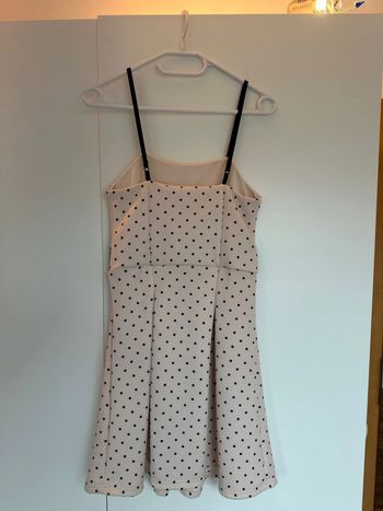 Gepunktetes Kleid