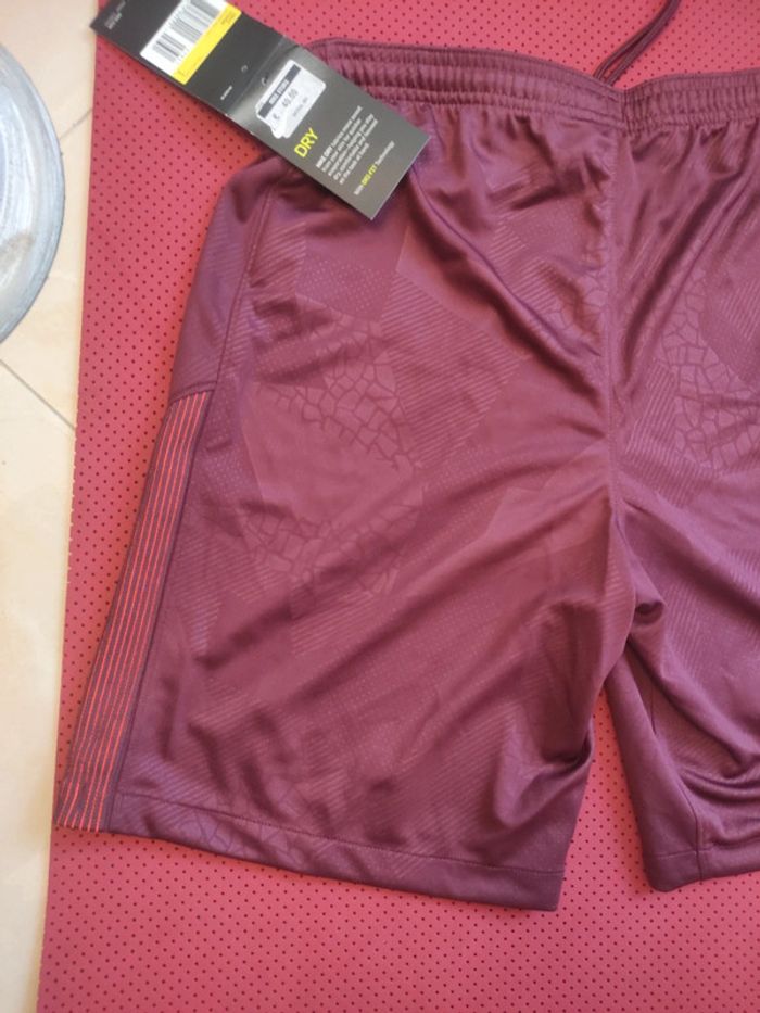 Short de foot FC Barcelone, Nike Authentique Officiel taille Adulte S Homme, Neuf - photo numéro 11