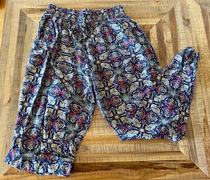 Pantalon fluide à motifs
