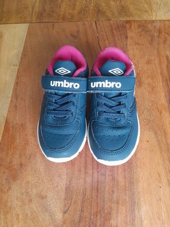 Basket Umbro fille taille 22