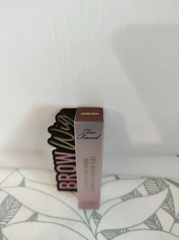 Too faced brow wig auburn gel soyeux pour sourcils