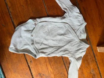 Body rayé manches longues – Kiabi – 1 mois