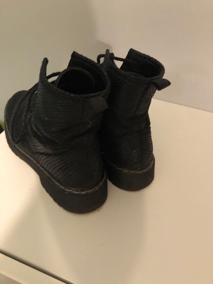 Claudia Ghizzani - Bottines noires effet peau - photo numéro 4