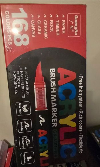 La boite Guangna 168 feutres acryliques