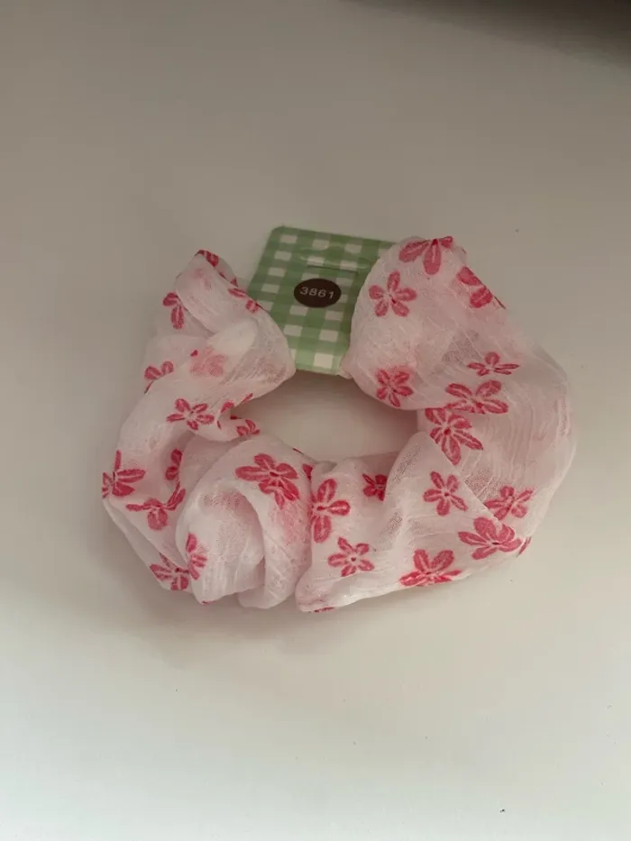 Chouchou en voile avec motifs papillon rose