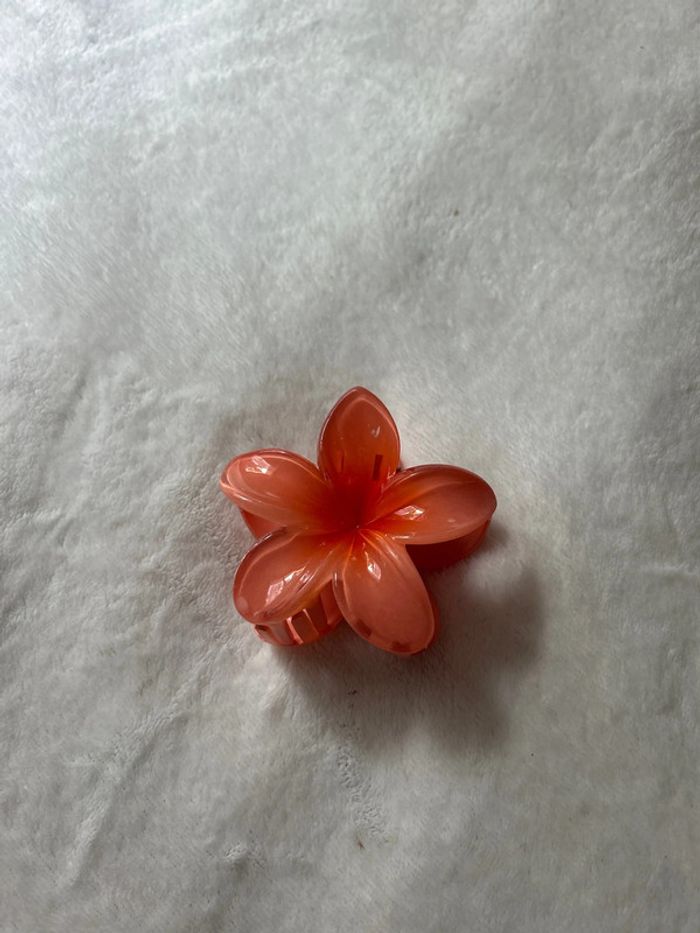 Pince à cheveux fleur orange - photo numéro 2