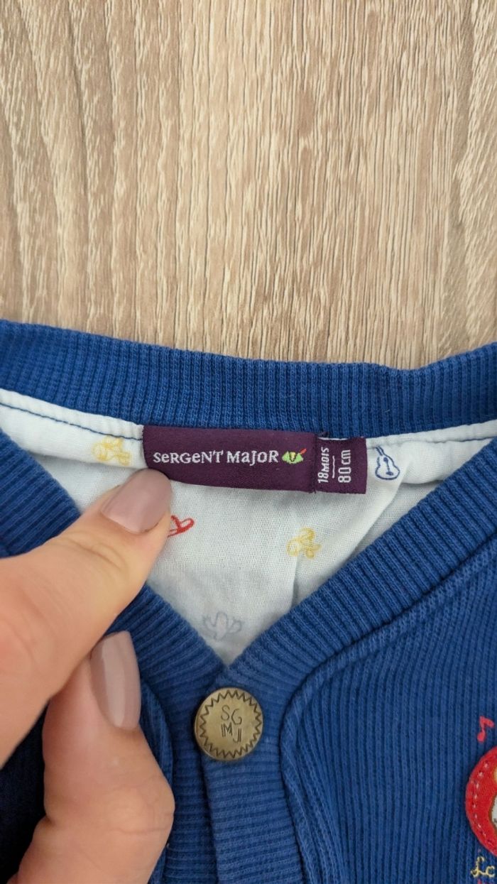 Gilet bleu à boutons - photo numéro 2