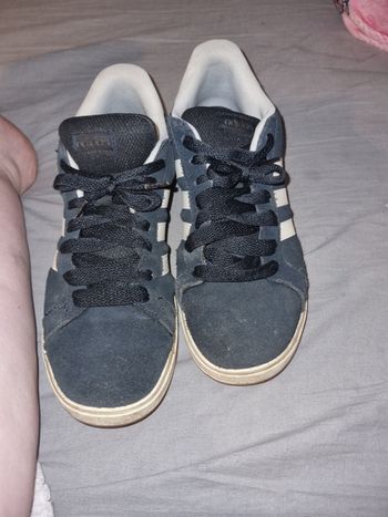 Chaussure adidas moir en 40 