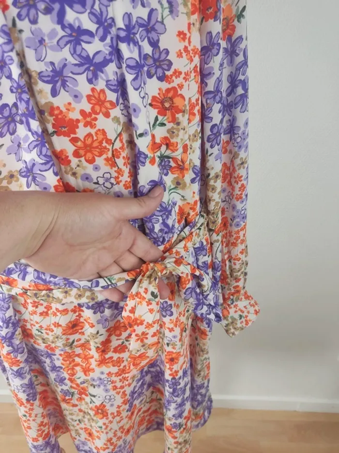 Robe mi-longue manches longues cache-coeur motif fleuri multicolore taille 56 Bodyflirt neuve - photo numéro 5