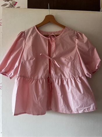 Blouse rose avec  noeuds
