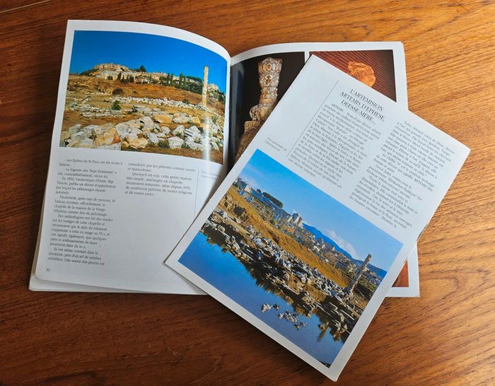 "Ephèse".
64 pages.
ISBN : 975.8212.08.7.
En l'état - photo numéro 7
