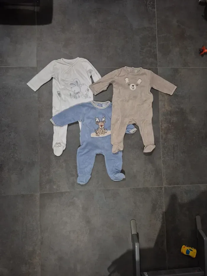 Lot pyjamas 9 mois