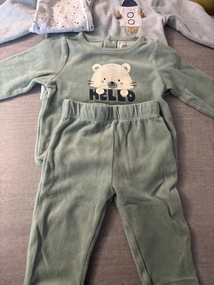Lot 2 pyjama 12 mois - photo numéro 2
