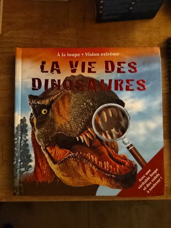 La vie des dinosaures avec loupe