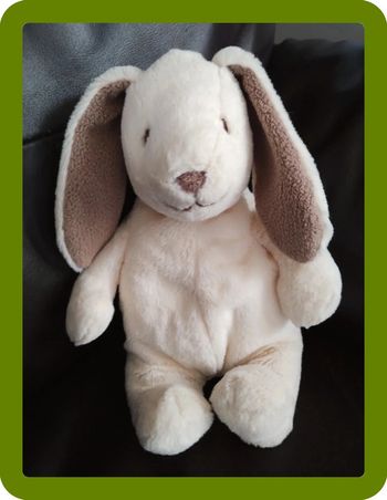 Lapin en peluche en très bon état sans marque