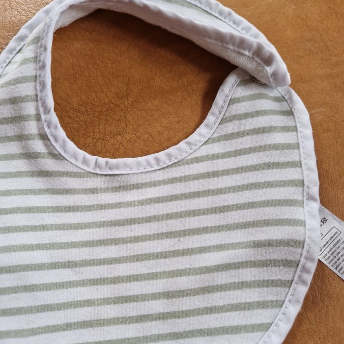 Lot 2 bavoirs - photo numéro 3