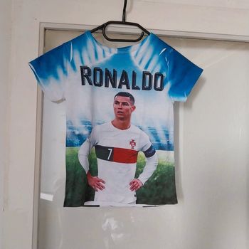 T-shirt Ronaldo neuf taille 4 ans