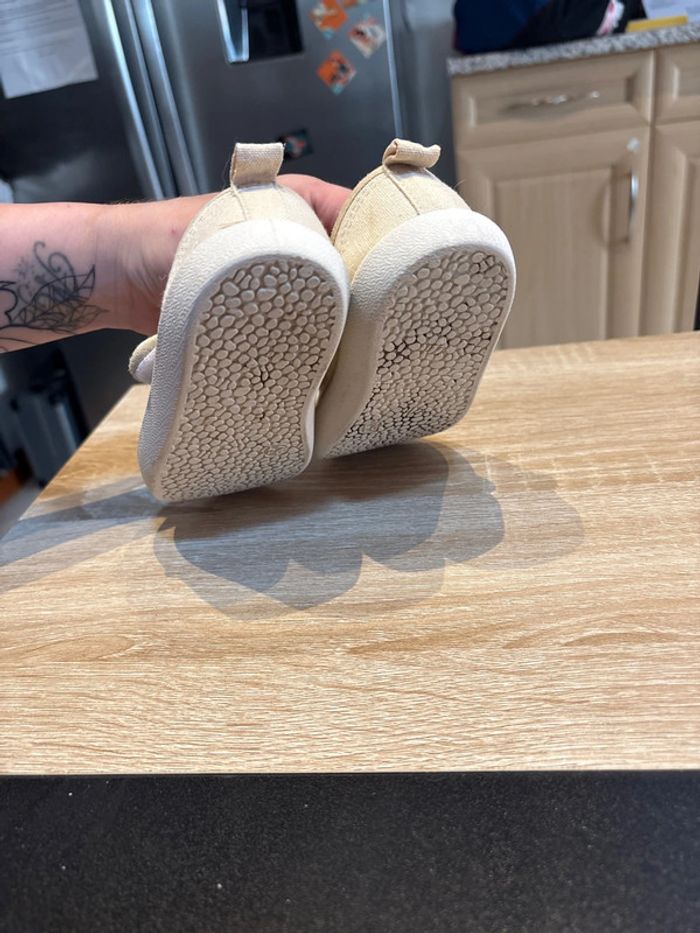 Basket d’été garçon ou fille pointure 24 - photo numéro 4