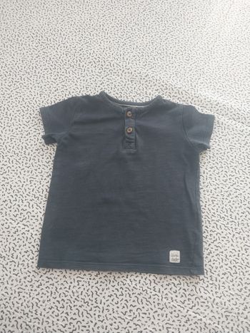 T-shirt bébé KIABI 18 mois coton bio gris anthracite manches courtes bouton bois garçon