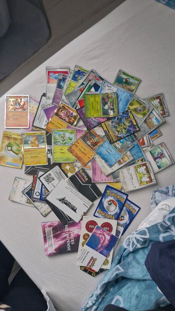 lot cartes pokemon neuves juste debalées