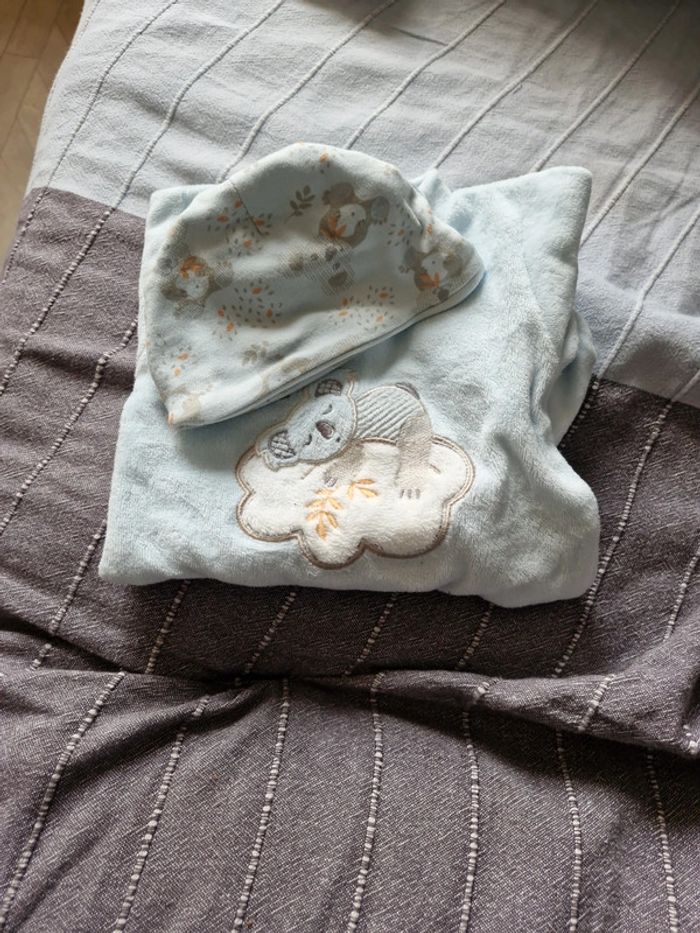 Lot Pyjamas ,bonnet et chaussons pour bébé - photo numéro 2